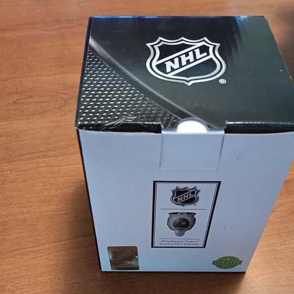 Philadelphia Flyers officially licensed NHL® Collection – Scentsy Mini Warmer. - Picture 7 of 8